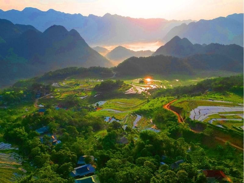 Xu Hướng Du Lịch Hè Cho Gia Đình Và Tập Thể: Những Điểm Đến Tránh Nóng Lý Tưởng