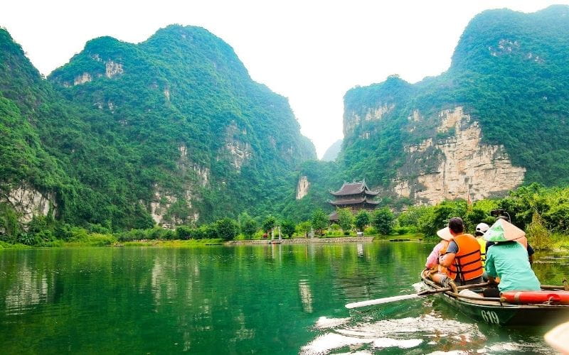 Du Lịch Mùa Hè: Vì Sao Nhiều Người Chọn Những Chuyến Đi Ngắn Ngày?