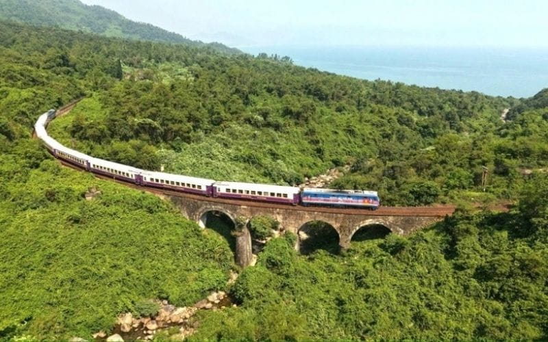 Chuyến Tàu Di Sản Huế - Đà Nẵng: Hành Trình Ngắm Trọn Vẻ Đẹp Miền Trung Trên Một Cung Đường Đặc Biệt