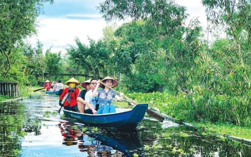 Mùa Nước Nổi Miền Tây Có Gì Hấp Dẫn? Gợi Ý Trải Nghiệm Không Nên Bỏ Lỡ