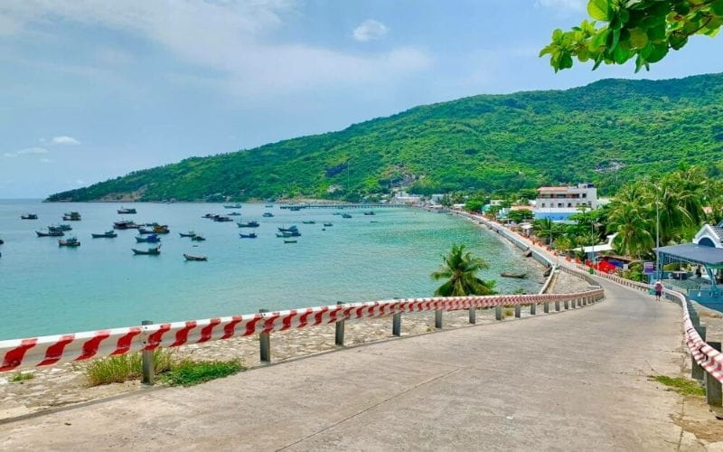 Hòn Sơn: Khám Phá Đảo Nhỏ Với Cung Đường Núi, Làng Chài Và Vị Biển